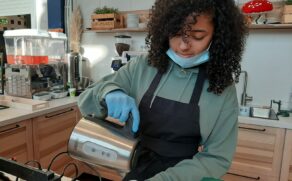 Honderdveertig leerlingen schoven aan voor Nationaal Schoolontbijt op de locatie Bachweg